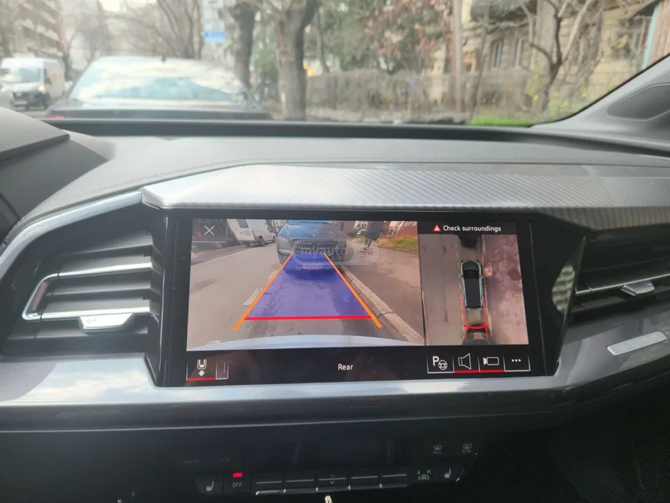 Audi Q4 E-Tron Premium + 2023 — миниатюра 4