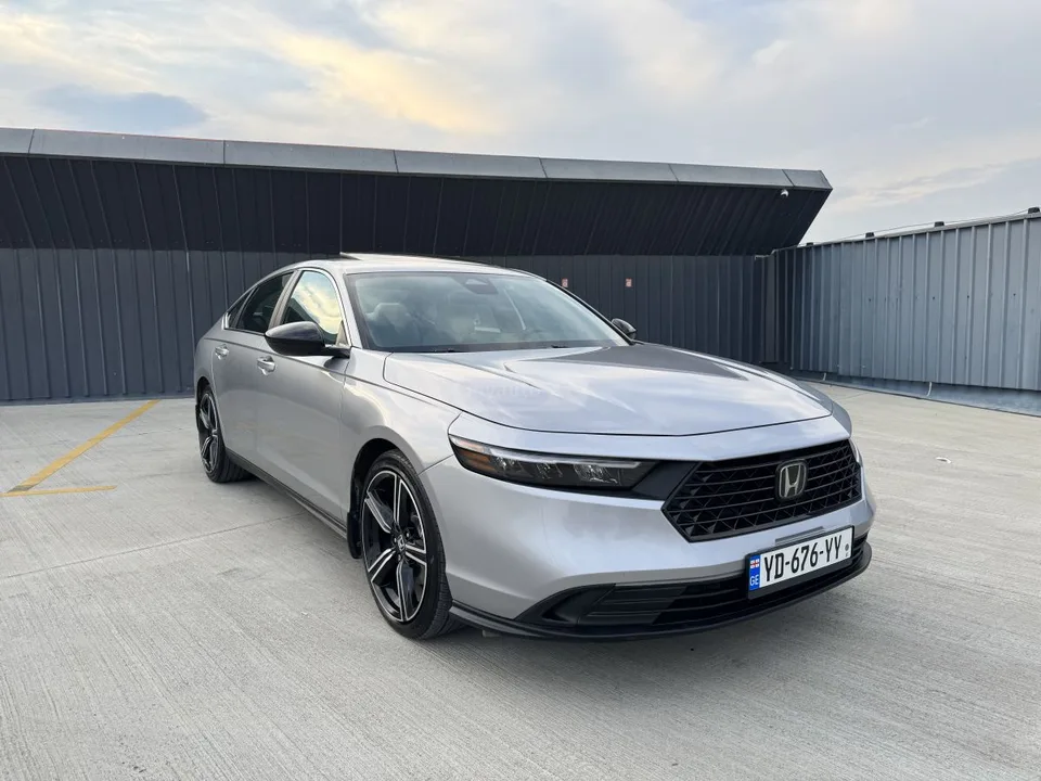Honda Accord Sport w/o BSI 4dr Sedan CVT 2023 — фото 1, купить с доставкой в Москву