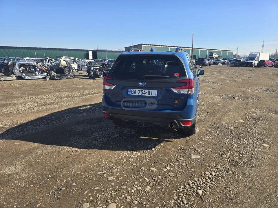 Subaru Forester Limited 4dr All-Wheel Drive CV 2023 — миниатюра 3