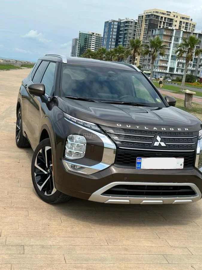 Mitsubishi Outlander 2022 — миниатюра 2