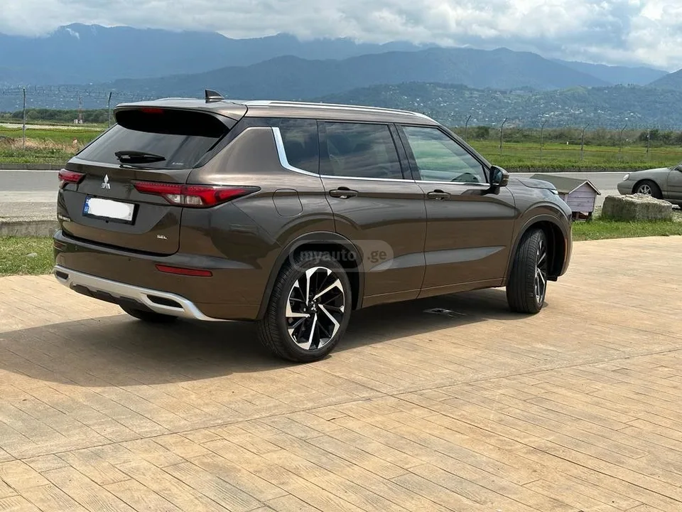 Mitsubishi Outlander 2022 — миниатюра 3