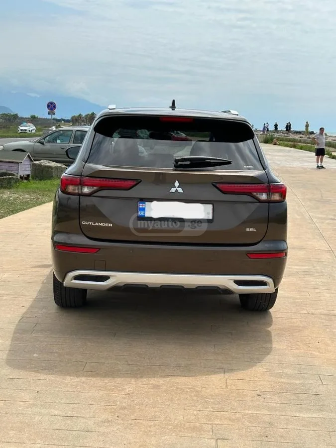 Mitsubishi Outlander 2022 — миниатюра 5