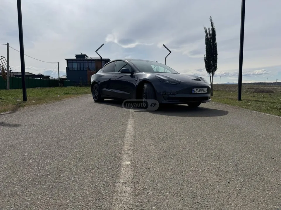 Tesla Model 3 2023 — миниатюра 4