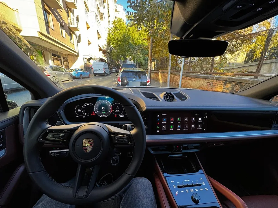 Porsche Cayenne 2024 — миниатюра 2