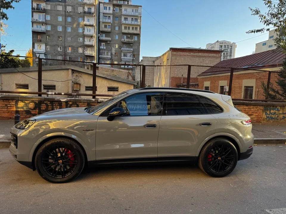 Porsche Cayenne 2024 — миниатюра 5
