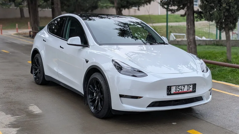Tesla Model Y 2022 — миниатюра 2