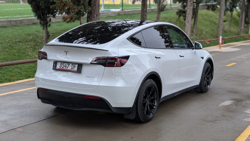 Tesla Model Y 2022 — миниатюра 3