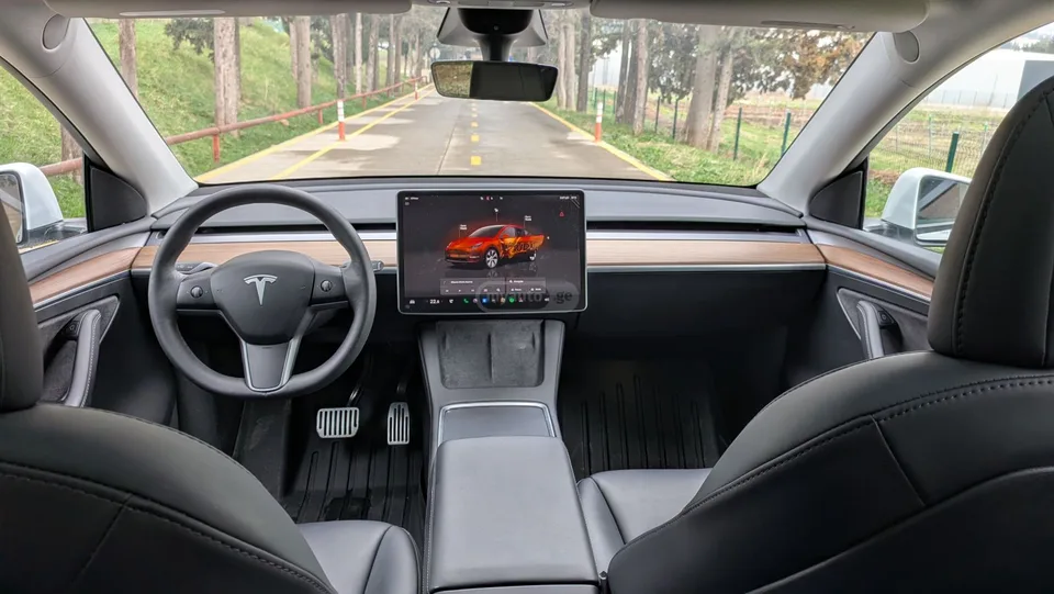 Tesla Model Y 2022 — миниатюра 5