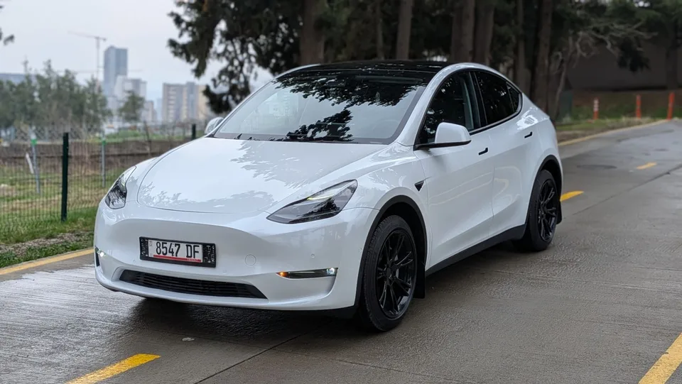 Tesla Model Y 2022 — фото 1, купить с доставкой в Москву