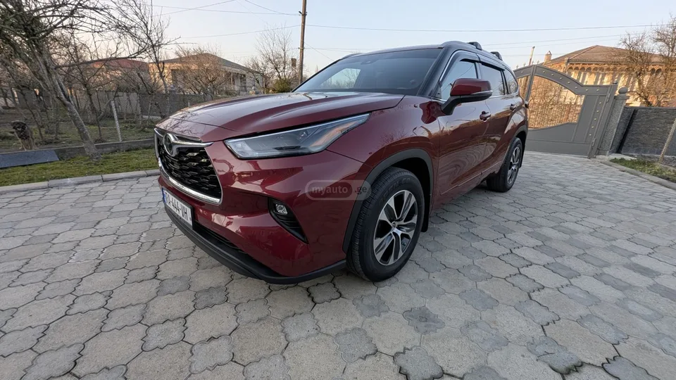Toyota Highlander XLE 4dr Front-Wheel Drive Auto 2022 — миниатюра 2