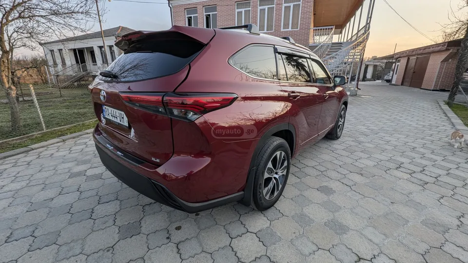 Toyota Highlander XLE 4dr Front-Wheel Drive Auto 2022 — миниатюра 5