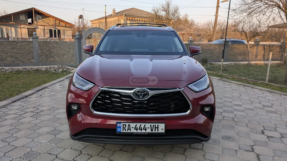 Toyota Highlander XLE 4dr Front-Wheel Drive Auto 2022 — фото 1, купить с доставкой в Москву