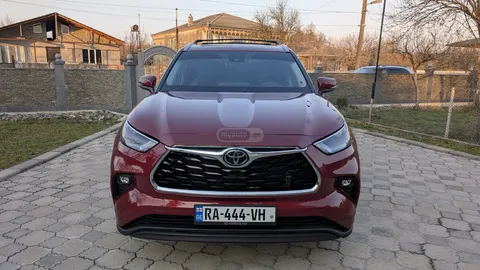 Toyota Highlander 2022 buy in Moscow