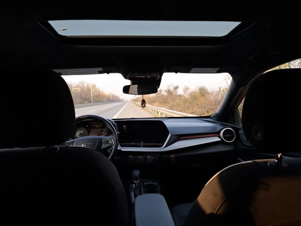 Chevrolet Trax Crossover RS 2023 — миниатюра 3