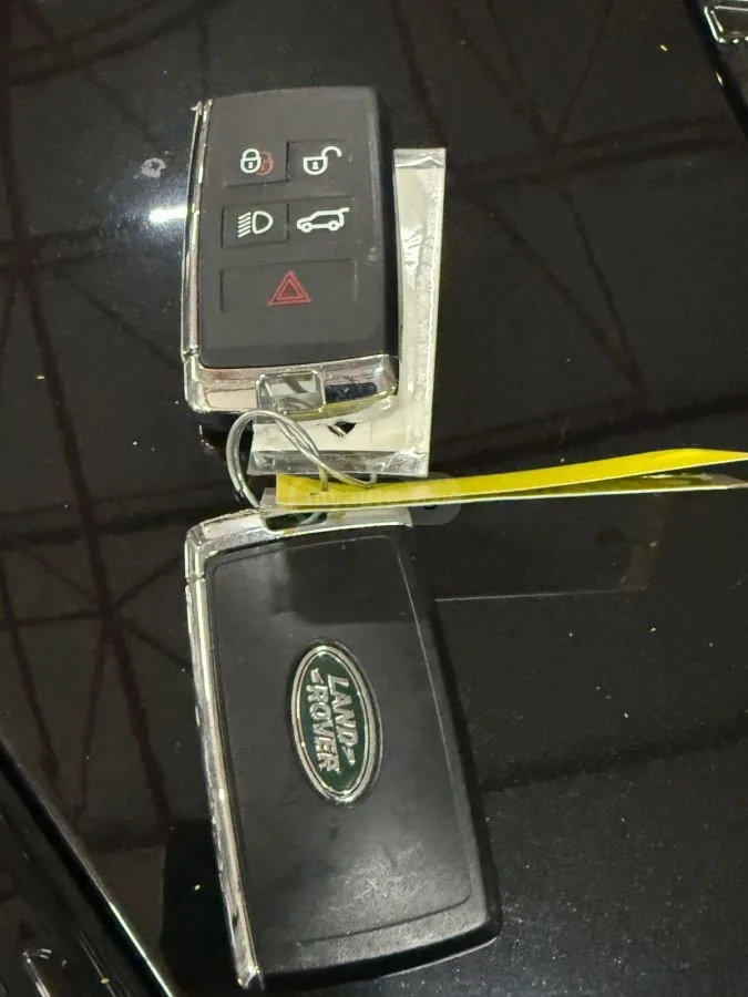 Land Rover Defender 90 75th Edition 2dr 4x4 90 Automa 2023 — миниатюра 4