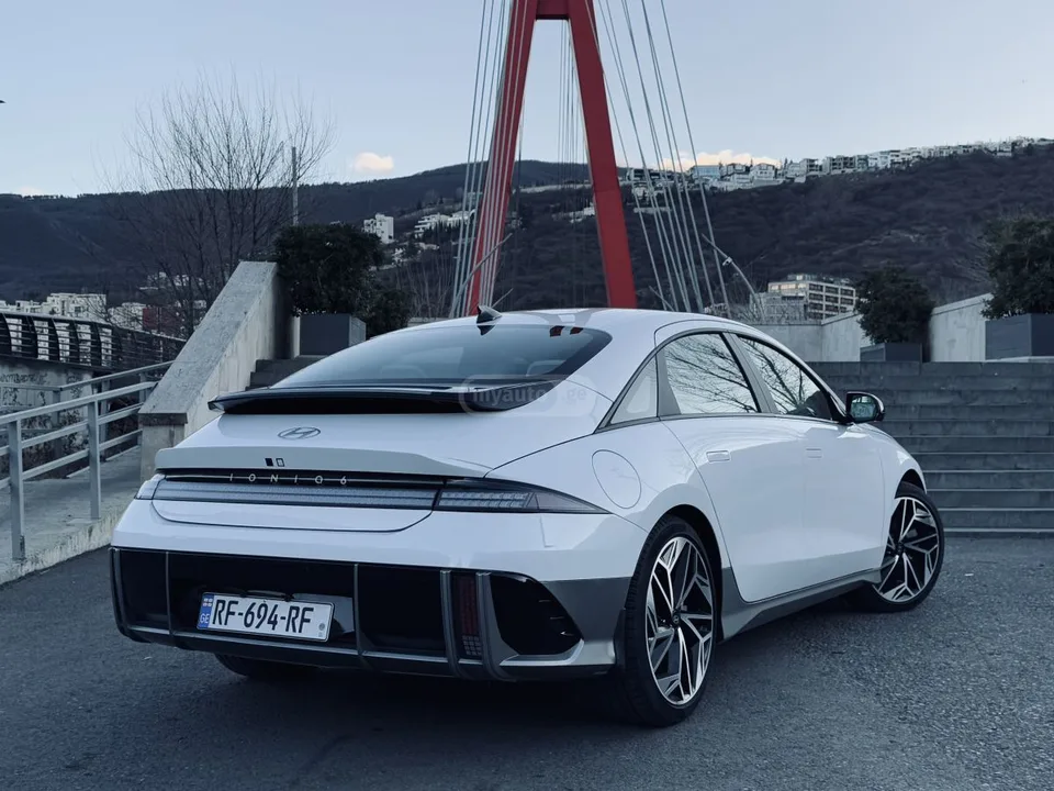 Hyundai Ioniq 6 Limited All Wheel Drive Automa 2023 — миниатюра 4