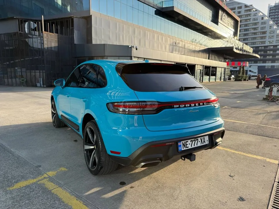 Porsche Macan 2022 — миниатюра 2