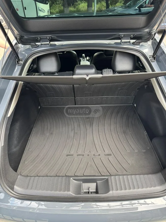 Toyota Prius XLE 5dr Front-Wheel Drive Hatc 2023 — миниатюра 5