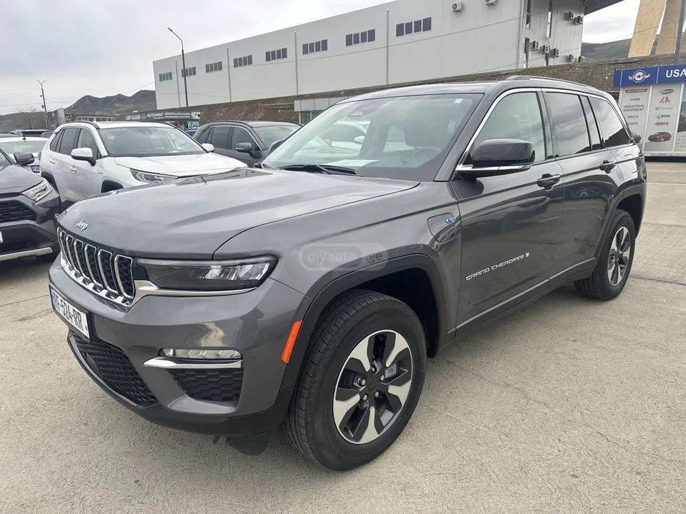 Jeep Grand Cherokee 2022 — фото 1, купить с доставкой в Москву