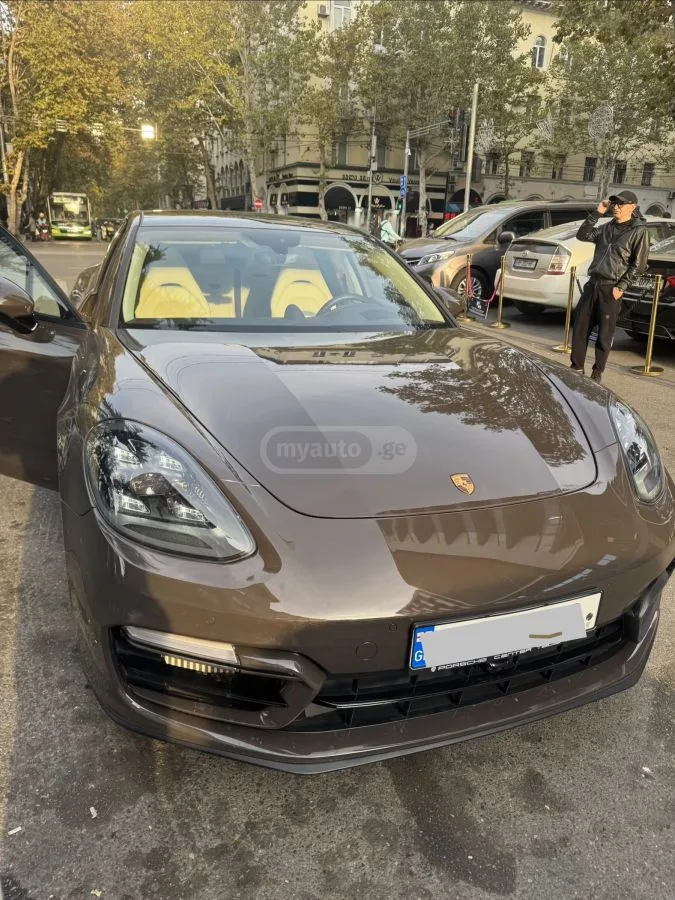 Porsche Panamera 2023 — миниатюра 2