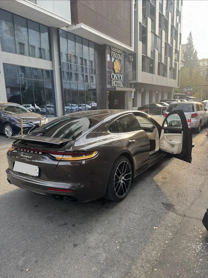 Porsche Panamera 2023 — фото 1, купить с доставкой в Москву