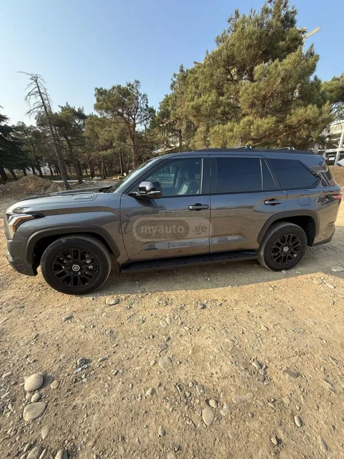 Toyota Sequoia Limited 4dr 4x4 Automatic 2024 — миниатюра 3