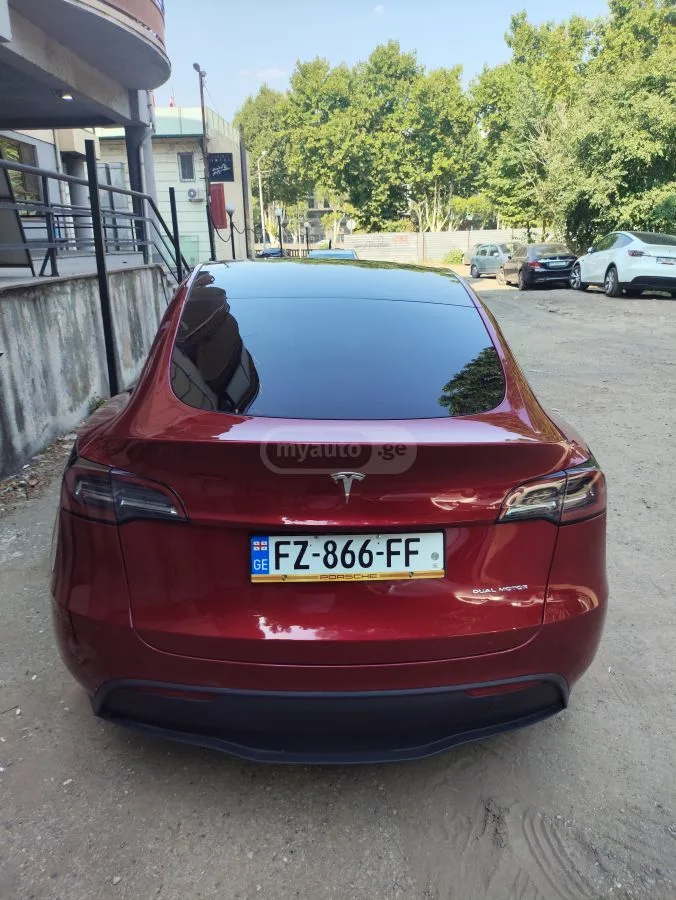 Tesla Model Y Long range, dual motors 2024 — миниатюра 3