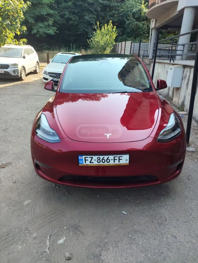 Tesla Model Y Long range, dual motors 2024 — фото 1, купить с доставкой в Москву