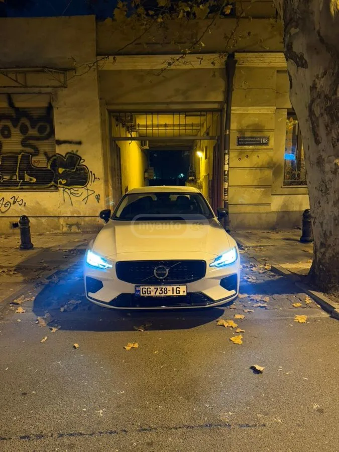 Volvo S 60 B5 2024 — фото 1, купить с доставкой в Москву