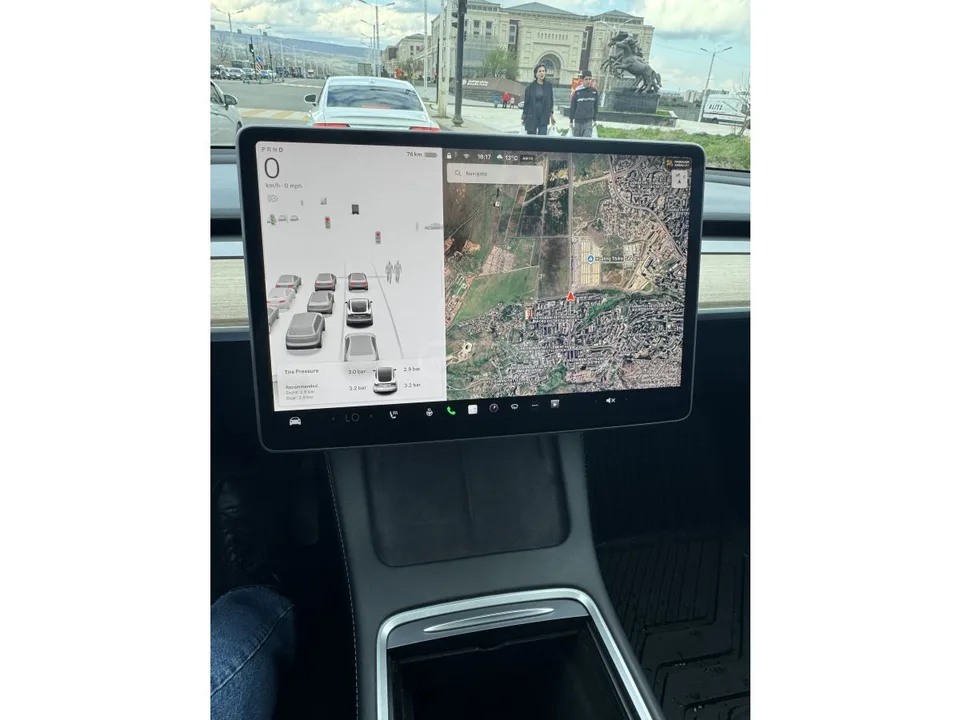 Tesla Model Y 2023 — миниатюра 3