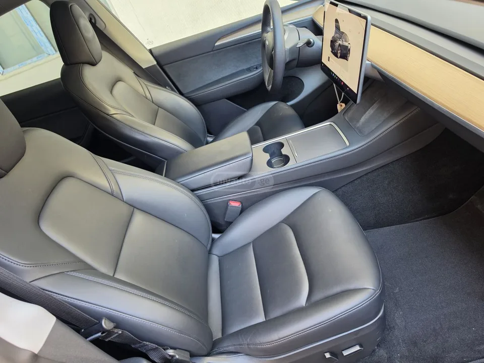 Tesla Model Y 2023 — миниатюра 3