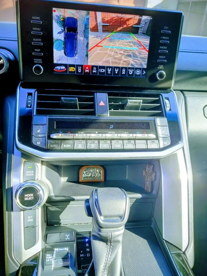 Toyota Land Cruiser 2022 — фото 1, купить с доставкой в Москву