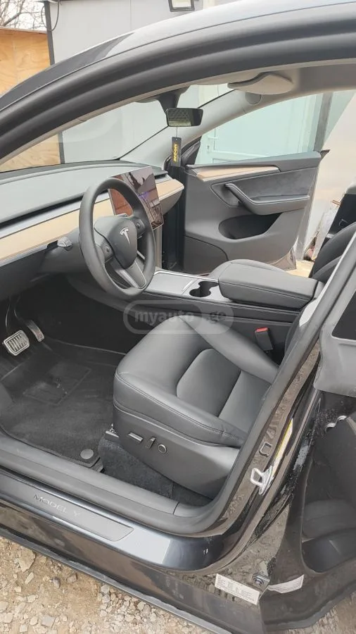 Tesla Model Y 2024 — миниатюра 4