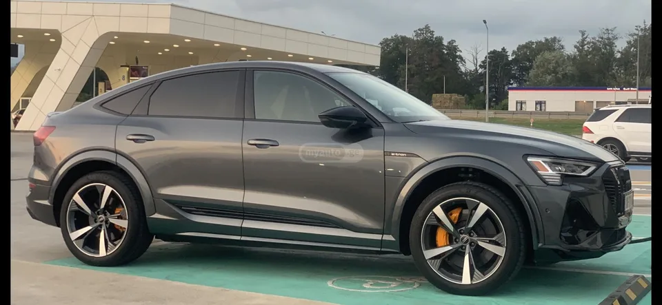 Audi E-Tron S line Premium 4dr All-Wheel D 2022 — миниатюра 2