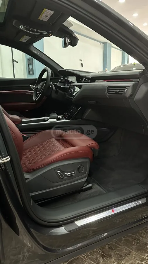 Audi E-Tron S line Premium 4dr All-Wheel D 2022 — миниатюра 3