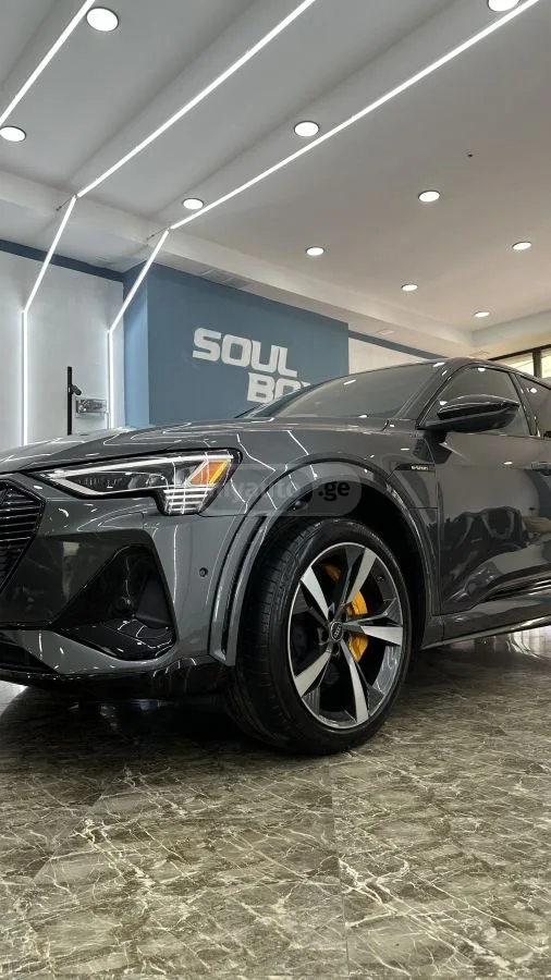 Audi E-Tron S line Premium 4dr All-Wheel D 2022 — фото 1, купить с доставкой в Москву