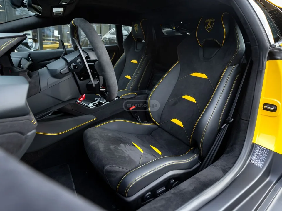 Lamborghini Huracan Sterrato 2023 — миниатюра 5