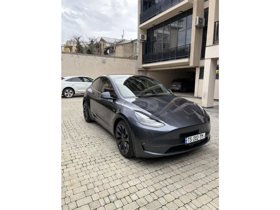 Tesla Model Y Performance 2024 — миниатюра 2