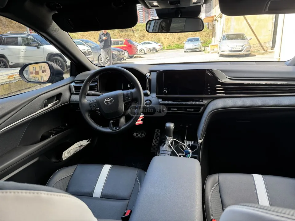 Toyota Camry SE 2024 — миниатюра 3