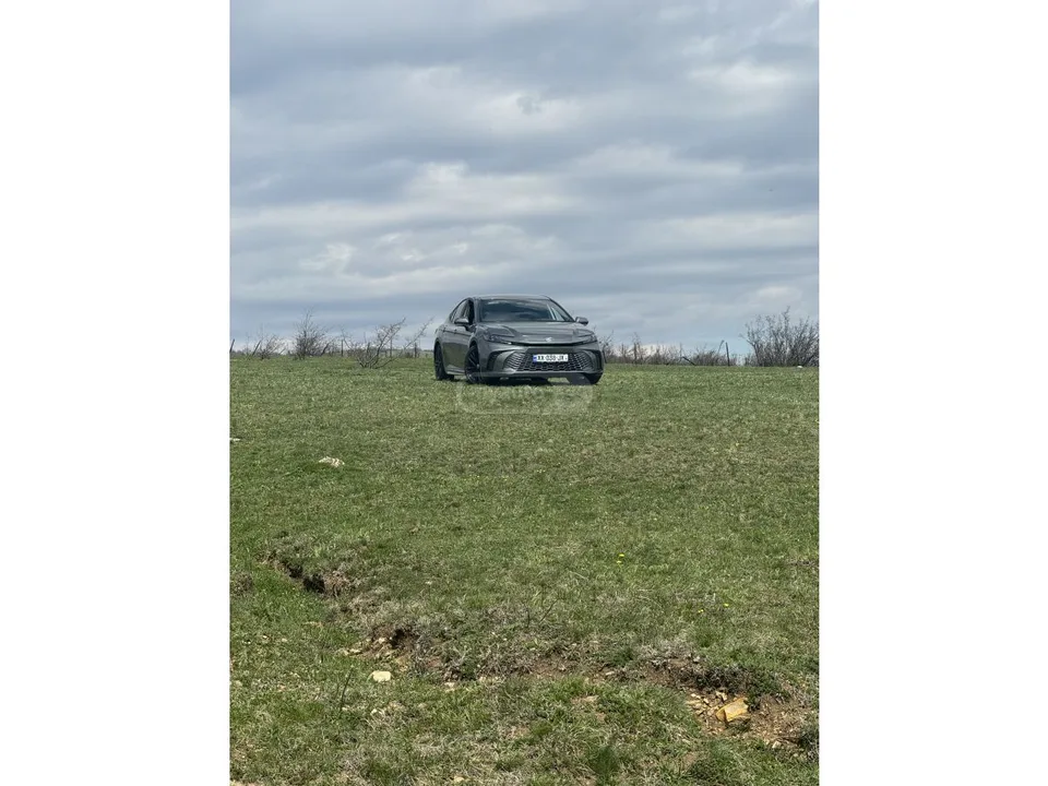 Toyota Camry SE 2024 — фото 1, купить с доставкой в Москву