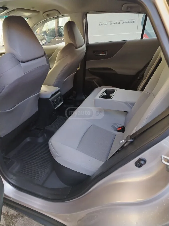 Toyota Venza LE 4dr All-Wheel Drive CVT 2023 — миниатюра 3