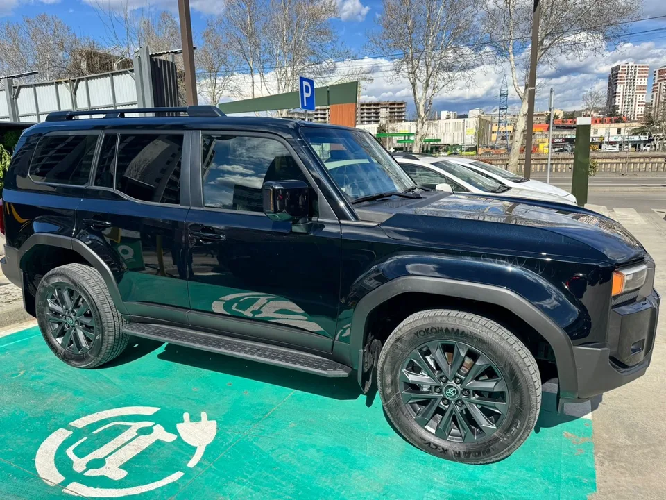 Toyota Land Cruiser Prado 67 2024 — фото 1, купить с доставкой в Москву