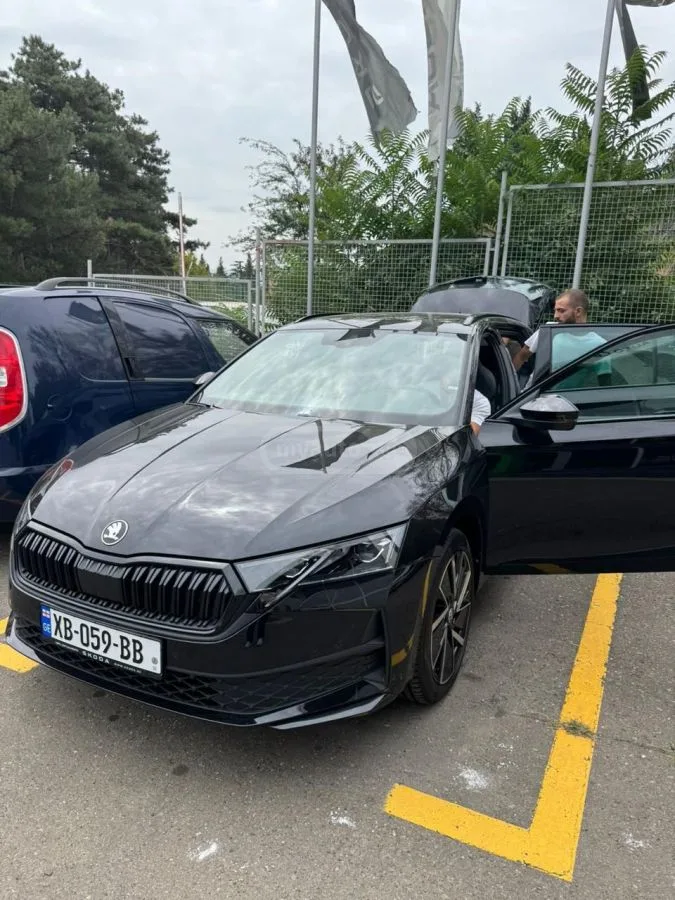 Skoda Octavia 2024 — миниатюра 3