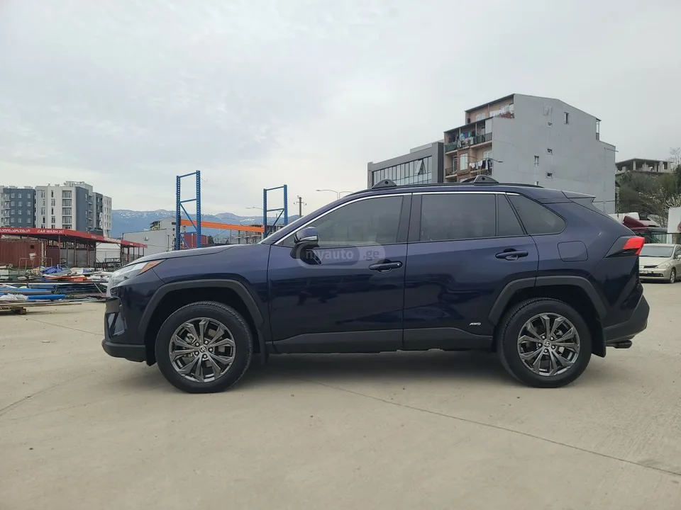 Toyota RAV 4 XLE Premium 4dr All-Wheel Driv 2023 — миниатюра 2