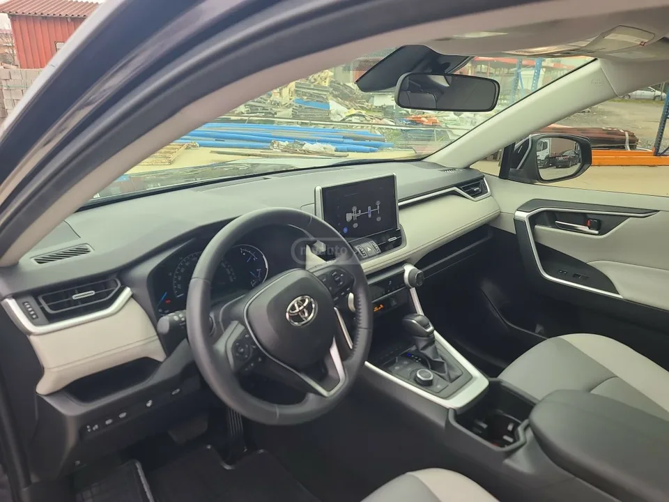 Toyota RAV 4 XLE Premium 4dr All-Wheel Driv 2023 — миниатюра 4