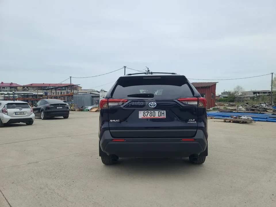 Toyota RAV 4 XLE Premium 4dr All-Wheel Driv 2023 — миниатюра 5