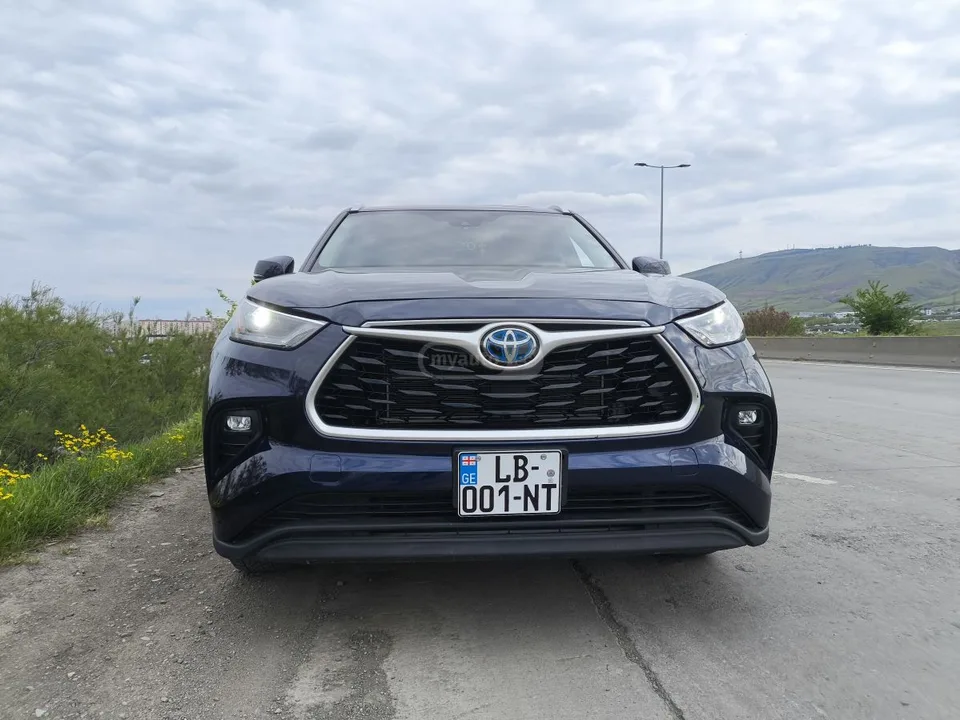 Toyota Highlander XLE 4dr All-Wheel Drive Automa 2022 — миниатюра 2