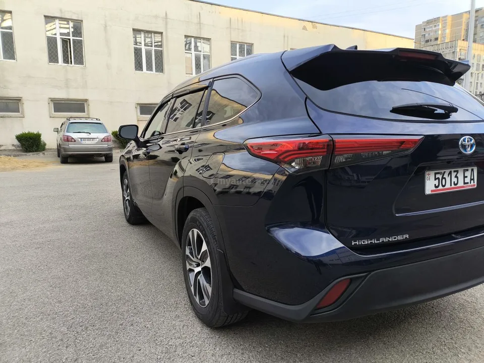 Toyota Highlander XLE 4dr All-Wheel Drive Automa 2022 — миниатюра 4