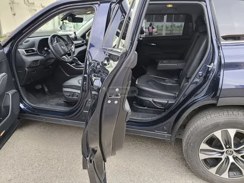 Toyota Highlander 2022 buy in Moscow