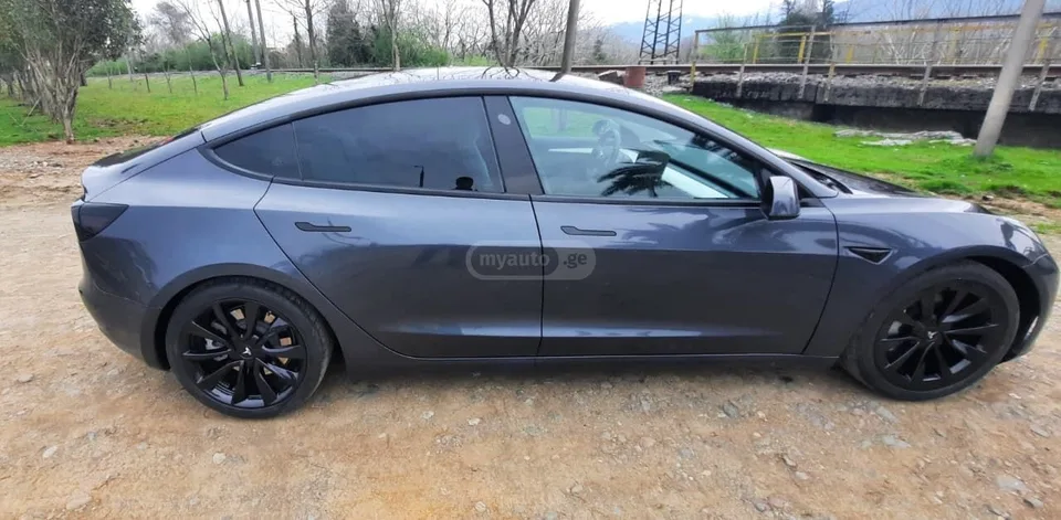 Tesla Model 3 2023 — миниатюра 2